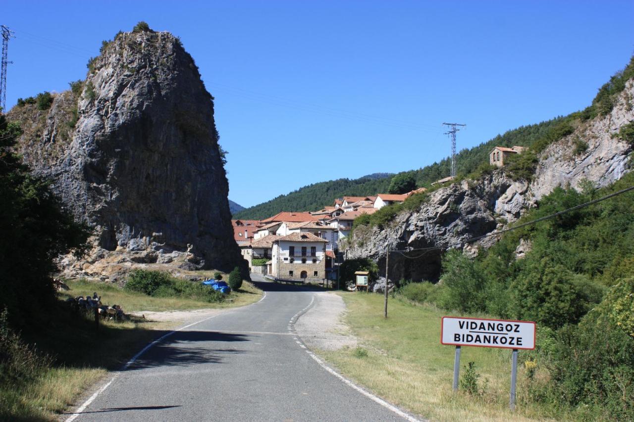 Casa Rural Ornat Etxea Vidangoz 外观 照片
